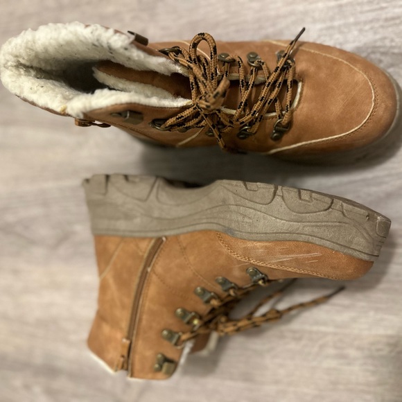 Winter Hiking Boots - Picture 3 of 6